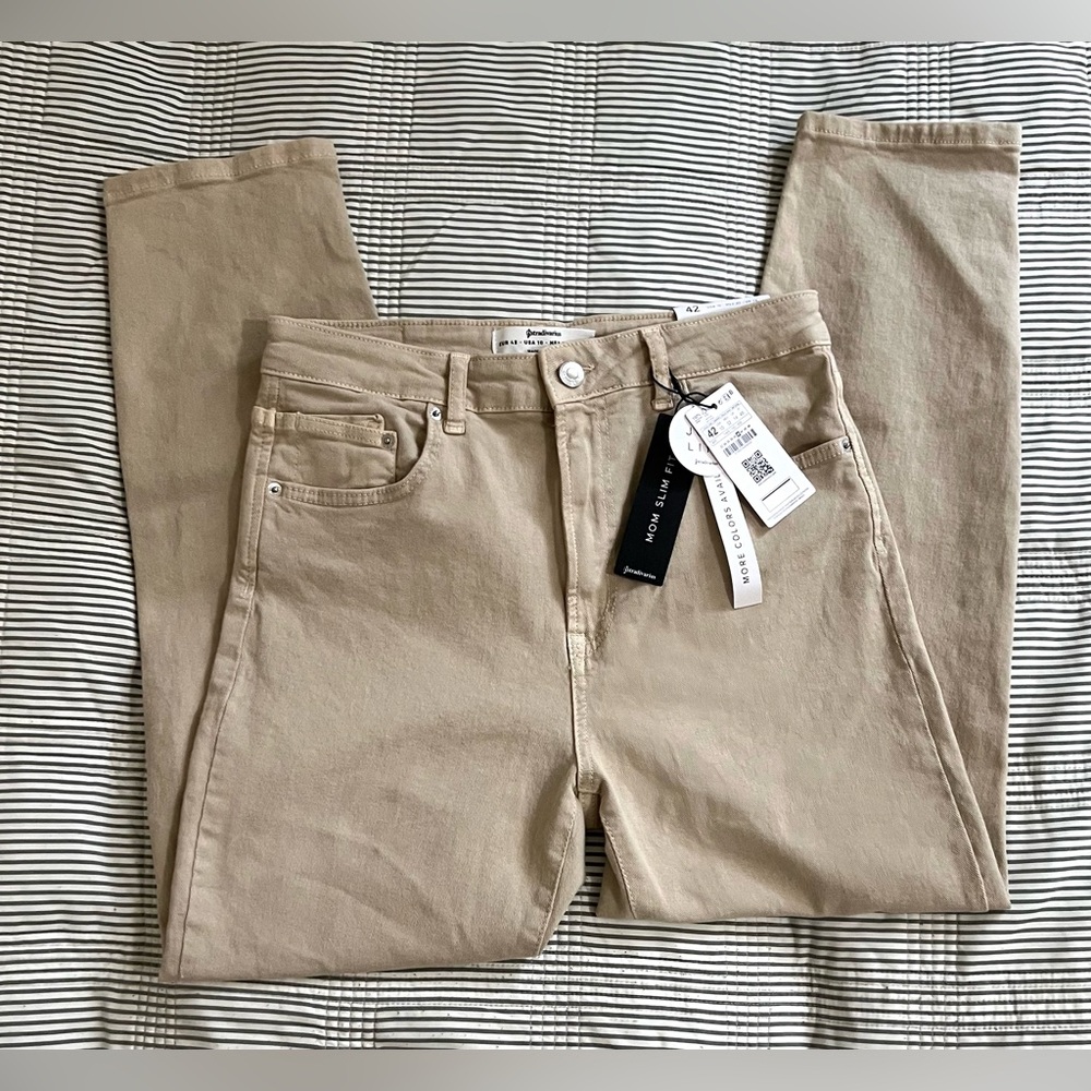 NWT Stradivarius 1465 Slim Mom Jeans Light Beige / Light Khaki EU 42 / US 10